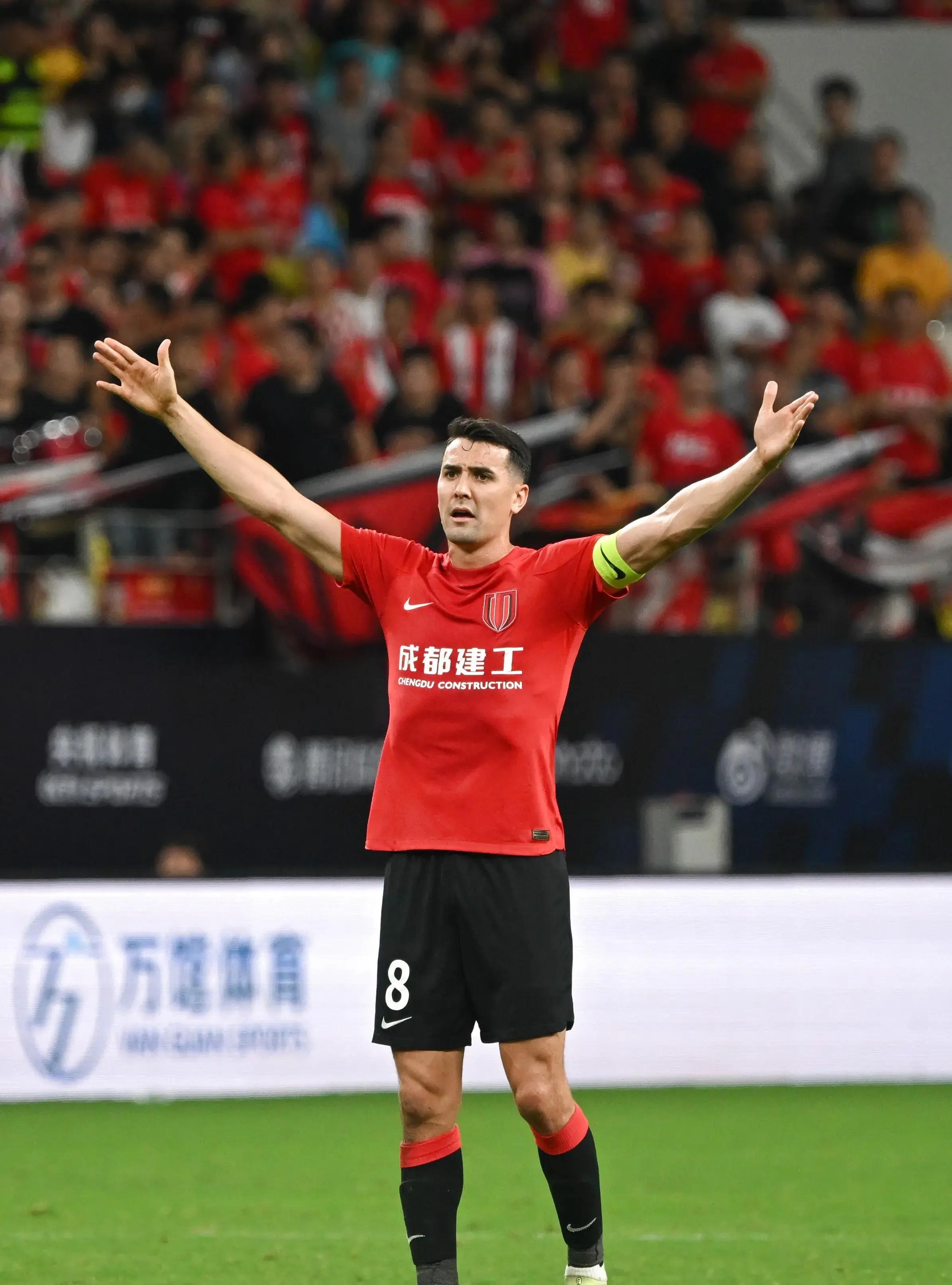 波尔图迎欧联关键赛,清晨队长鼓劲,质疑声仍在,球队文化再被提及 波尔图迎欧联关键赛,清晨队长鼓劲,质疑声仍在,球队文化再被提及