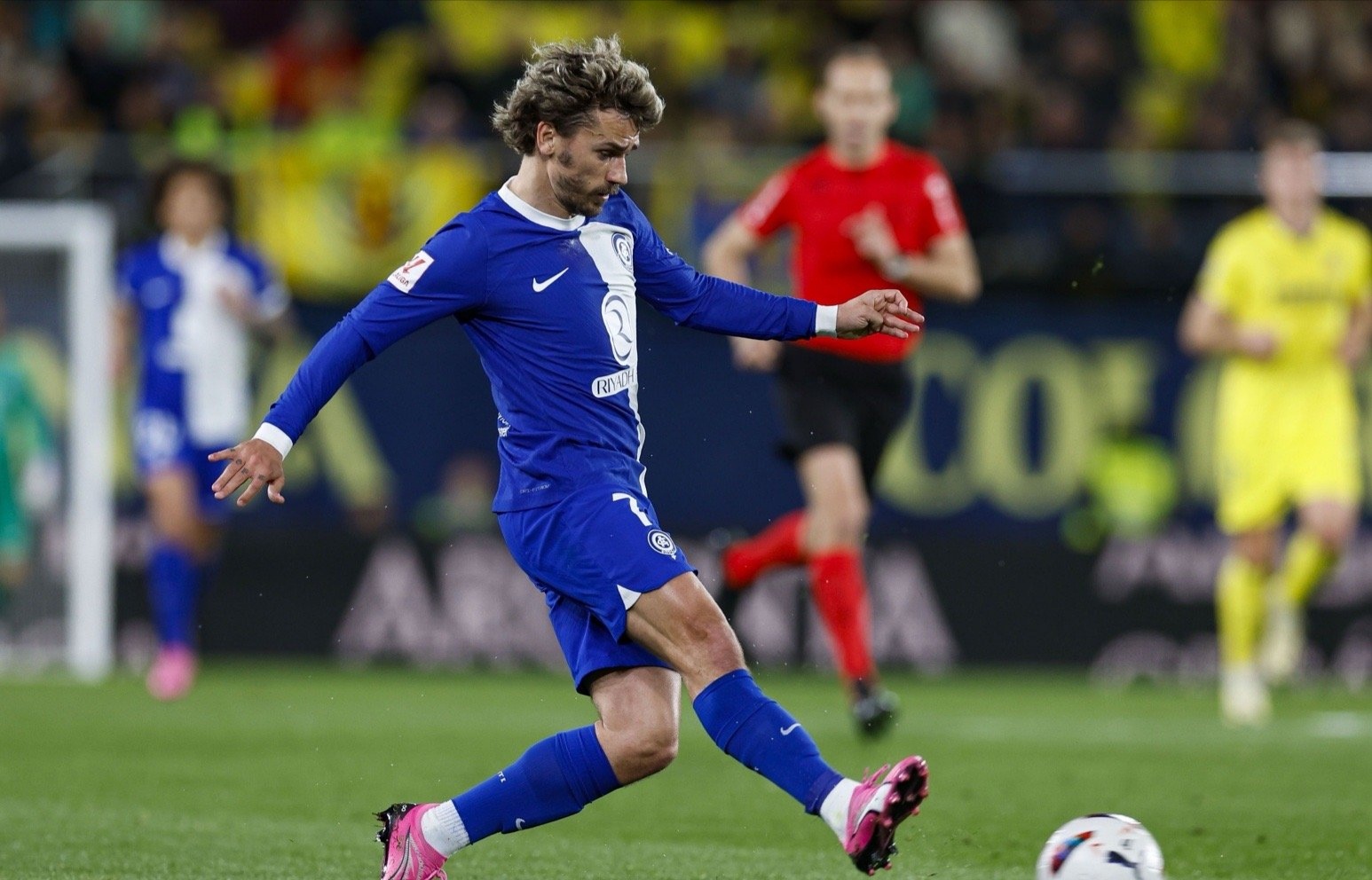 赛后突围战来临，比利亚雷亚尔围绕德甲遗憾出局，质疑声仍在，年轻球员得到机会的简单介绍