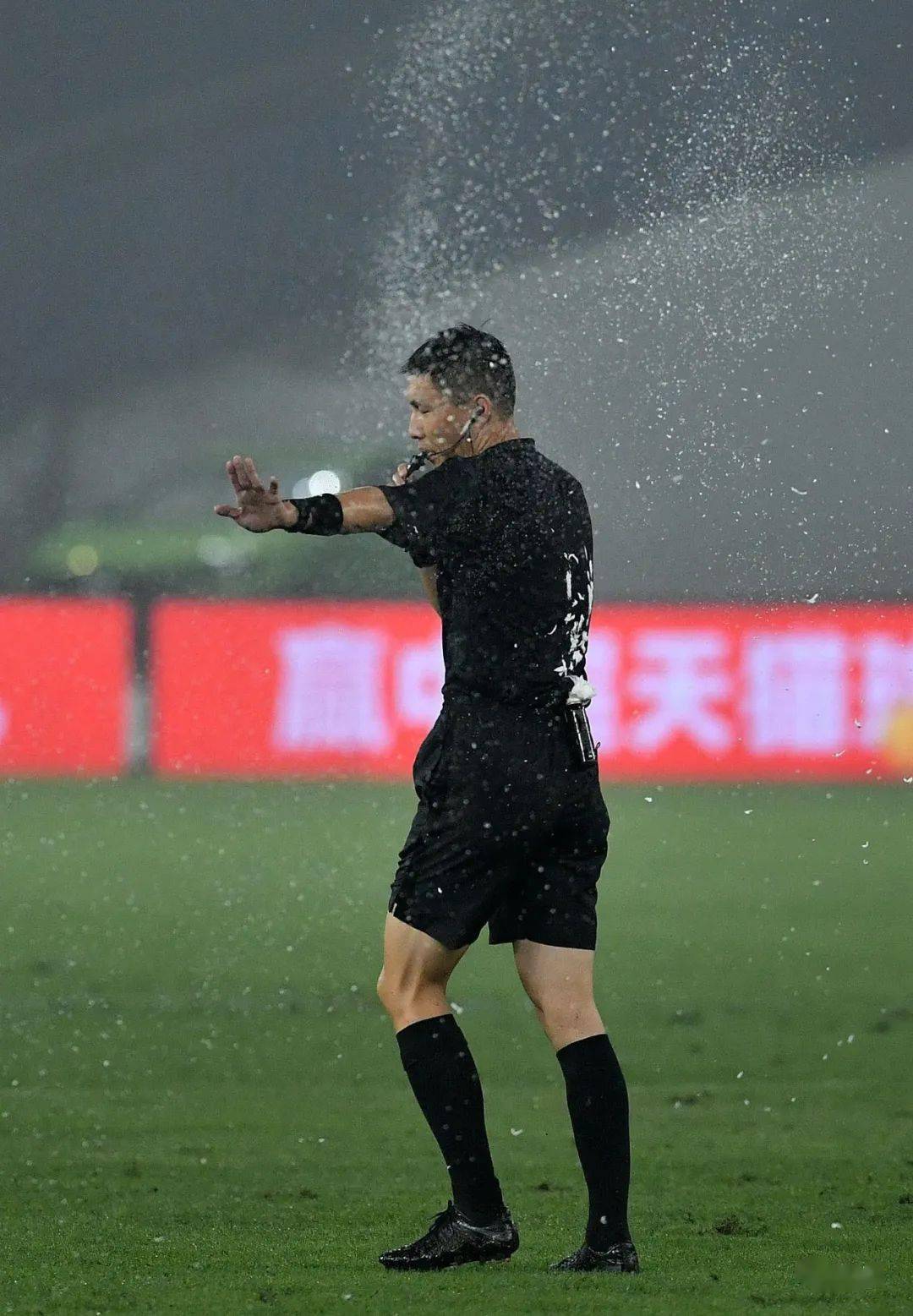 包含布鲁克林篮网训练开放日;加时末段遗憾出局引欢呼;中超在即;临场指挥获称赞的词条 包含布鲁克林篮网训练开放日;加时末段遗憾出局引欢呼;中超在即;临场指挥获称赞的词条