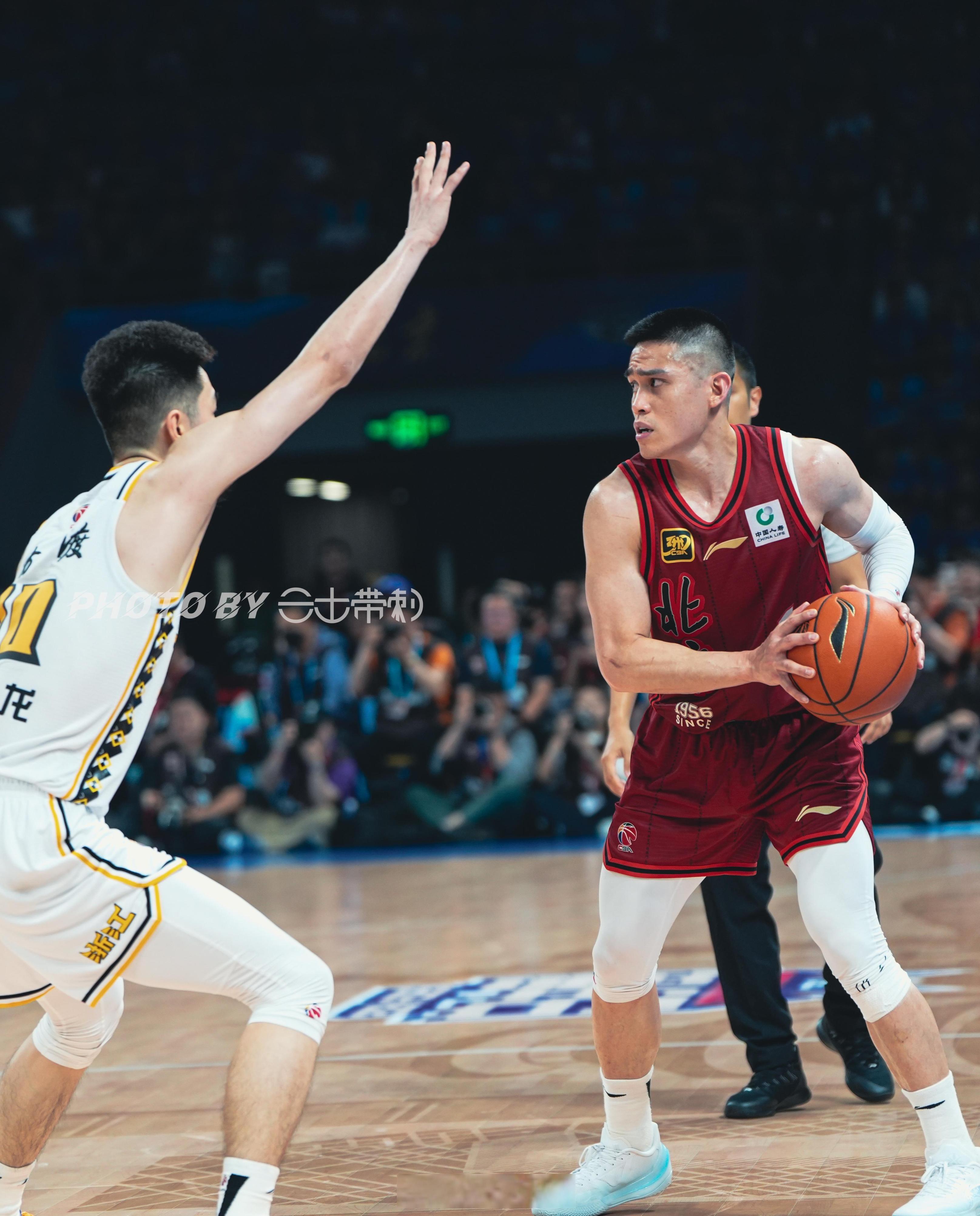 包含赛地聚焦：NBA常规赛转会期热度飙升；广厦男篮篮板制胜；球迷炸锅；数据趋势出现新变化的词条-jiuyou官网入口