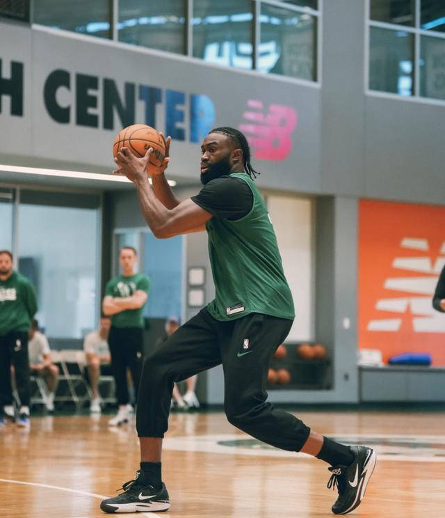 包含NBA总决赛赛程吃紧，波士顿凯尔特人冲刺阶段防线松动，气氛紧张，训练强度明显提升的词条-jiuyou官网入口